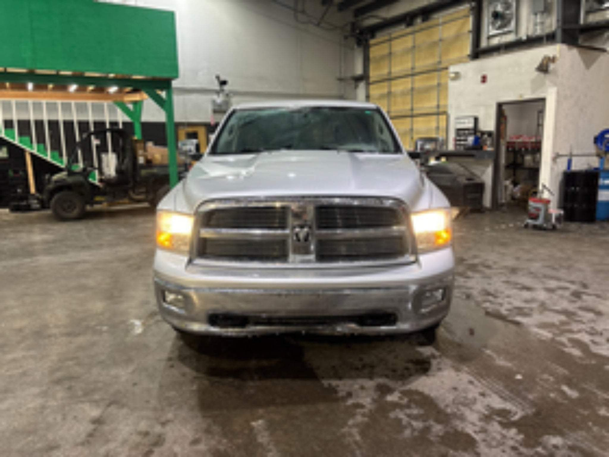 2012 RAM 1500 4WD Crew Cab 5.7 Ft Box SLT