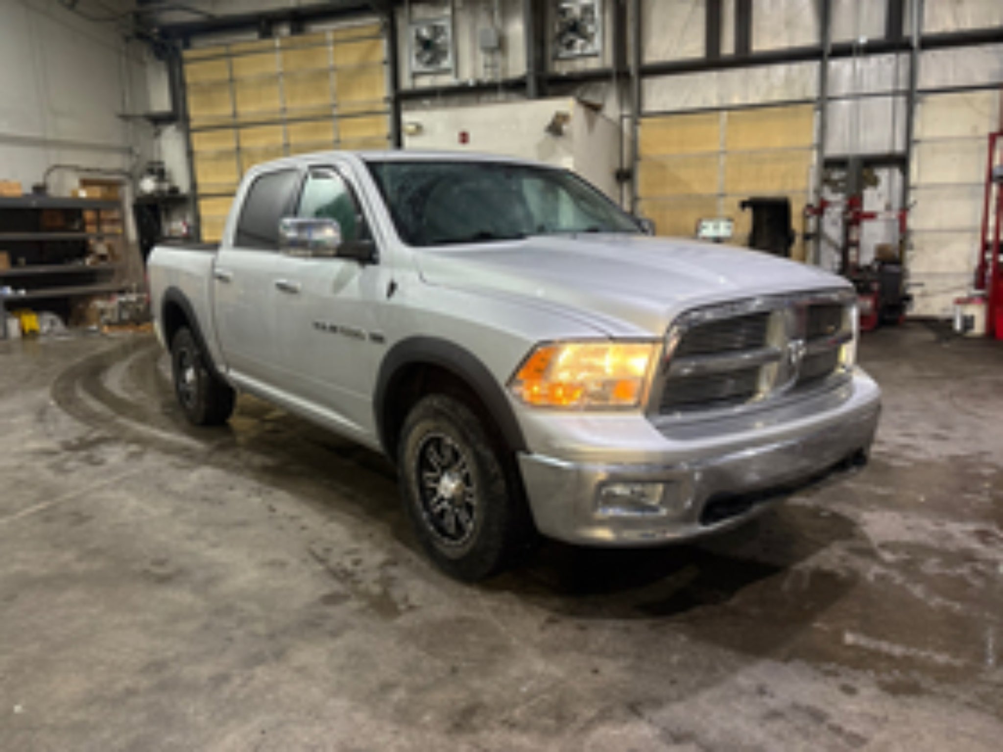 2012 RAM 1500 4WD Crew Cab 5.7 Ft Box SLT
