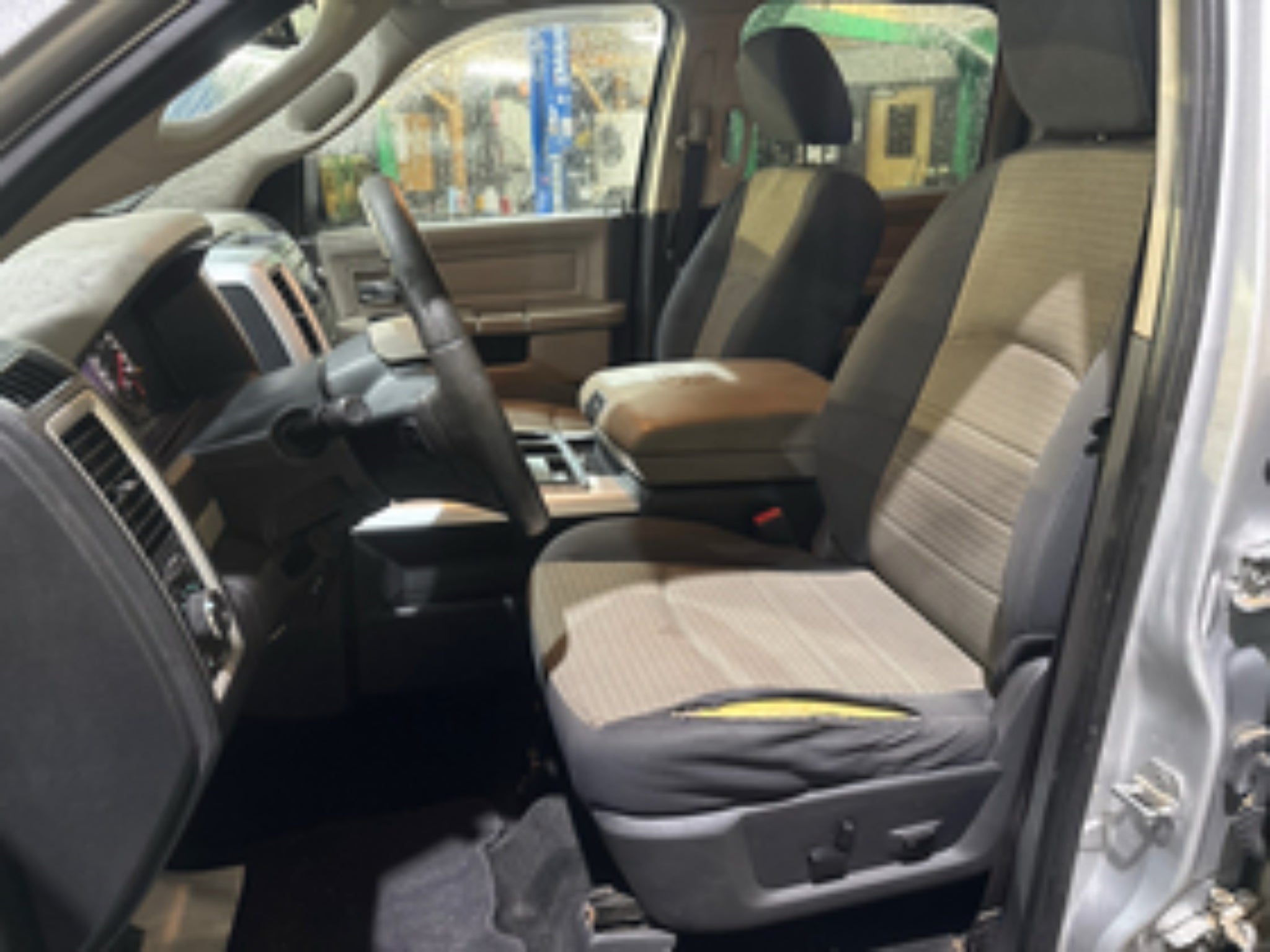 2012 RAM 1500 4WD Crew Cab 5.7 Ft Box SLT