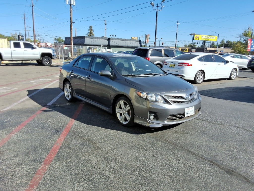 2013 Toyota Corolla 4dr Sdn Man L (Natl)