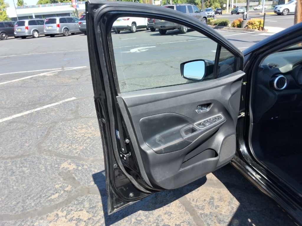 2020 Nissan Versa SR