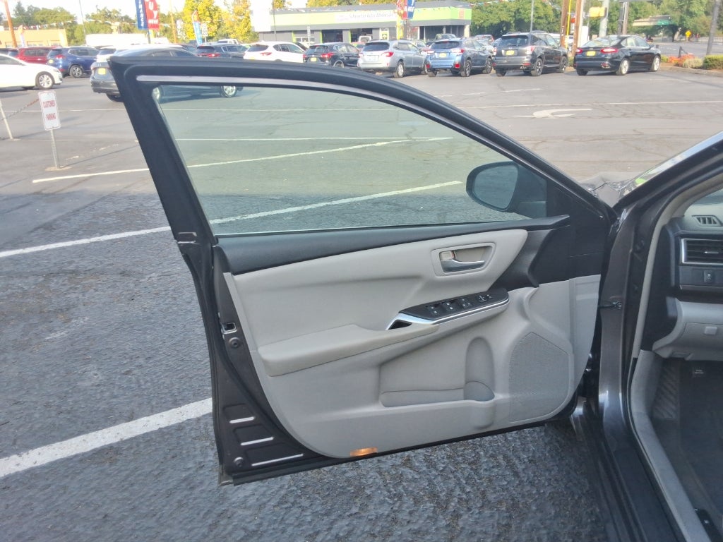 2016 Toyota Camry 4dr Sdn I4 Auto LE (SE)