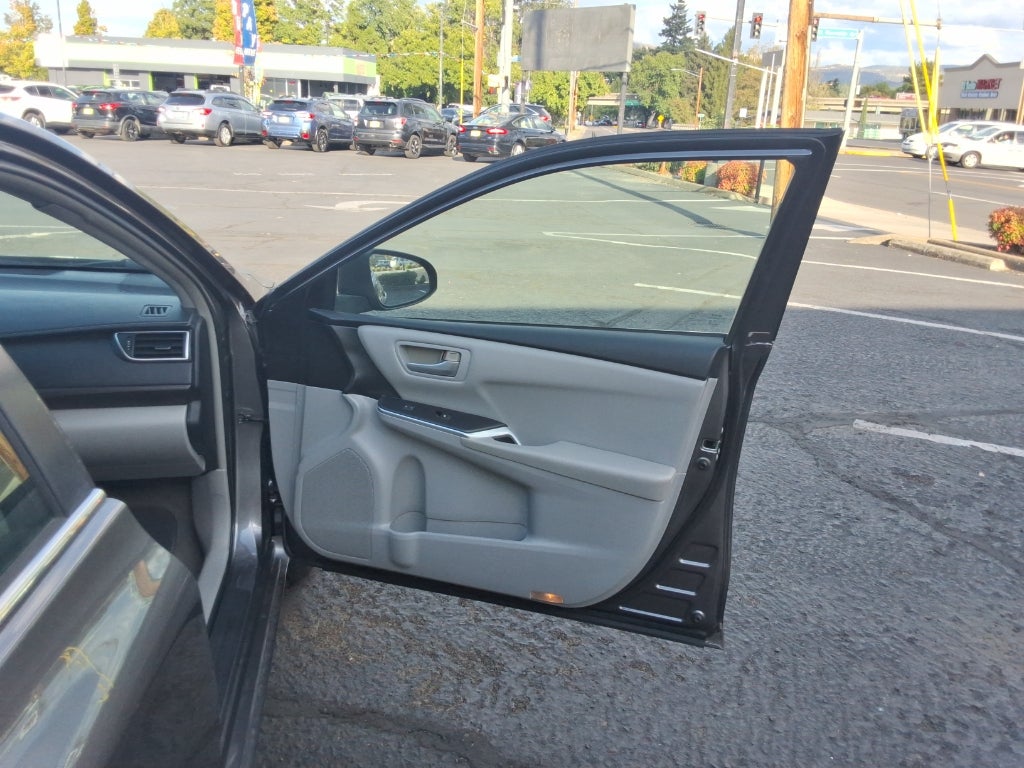 2016 Toyota Camry 4dr Sdn I4 Auto LE (SE)