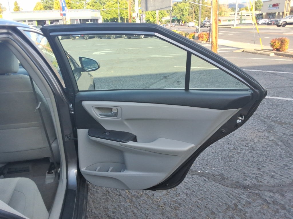 2016 Toyota Camry 4dr Sdn I4 Auto LE (SE)