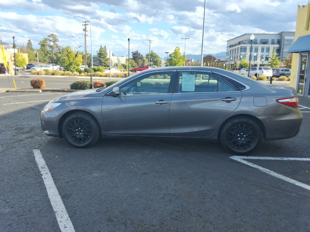 2016 Toyota Camry 4dr Sdn I4 Auto LE (SE)