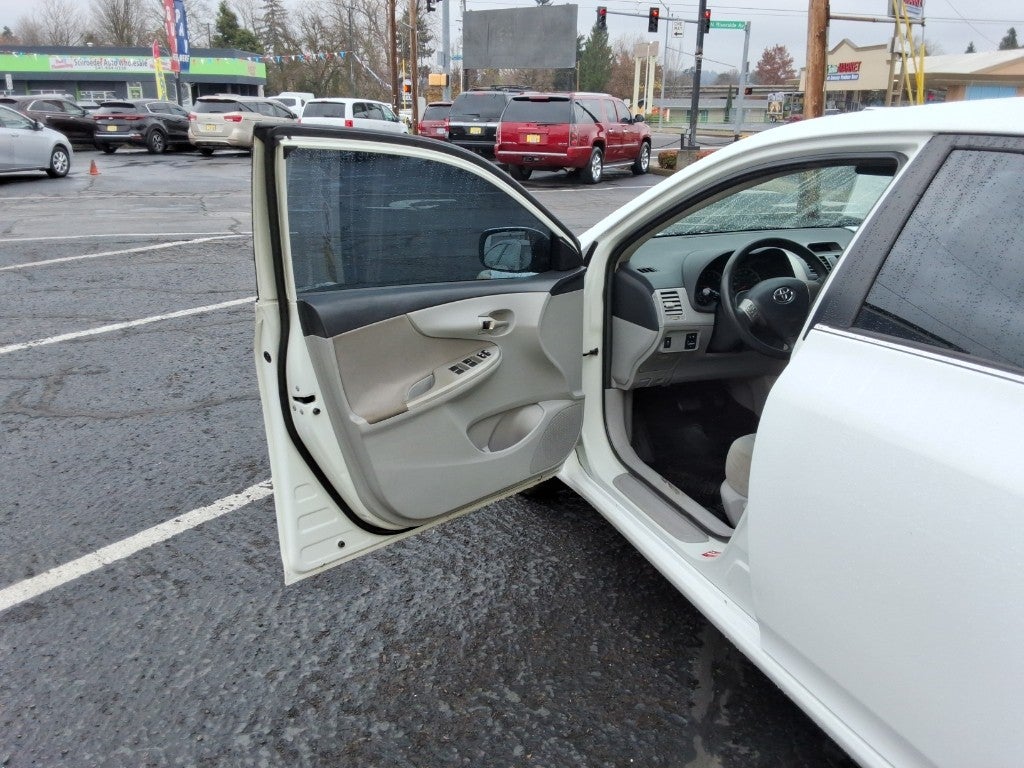 2013 Toyota Corolla 4dr Sdn Man L (Natl)