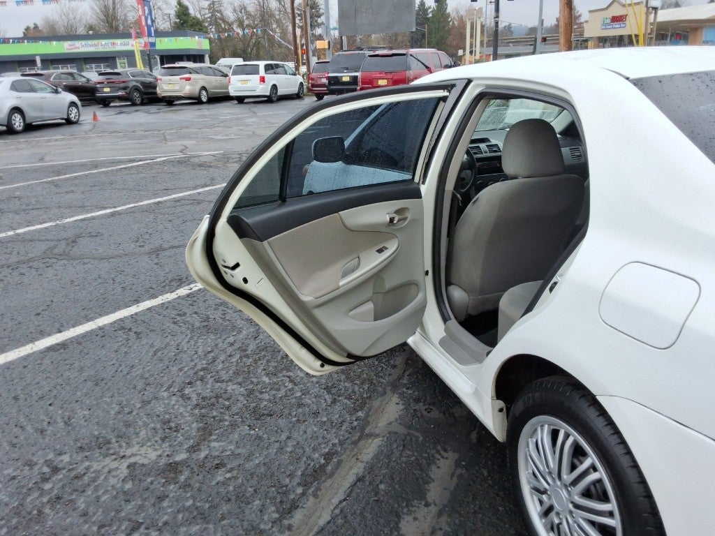 2013 Toyota Corolla 4dr Sdn Man L (Natl)