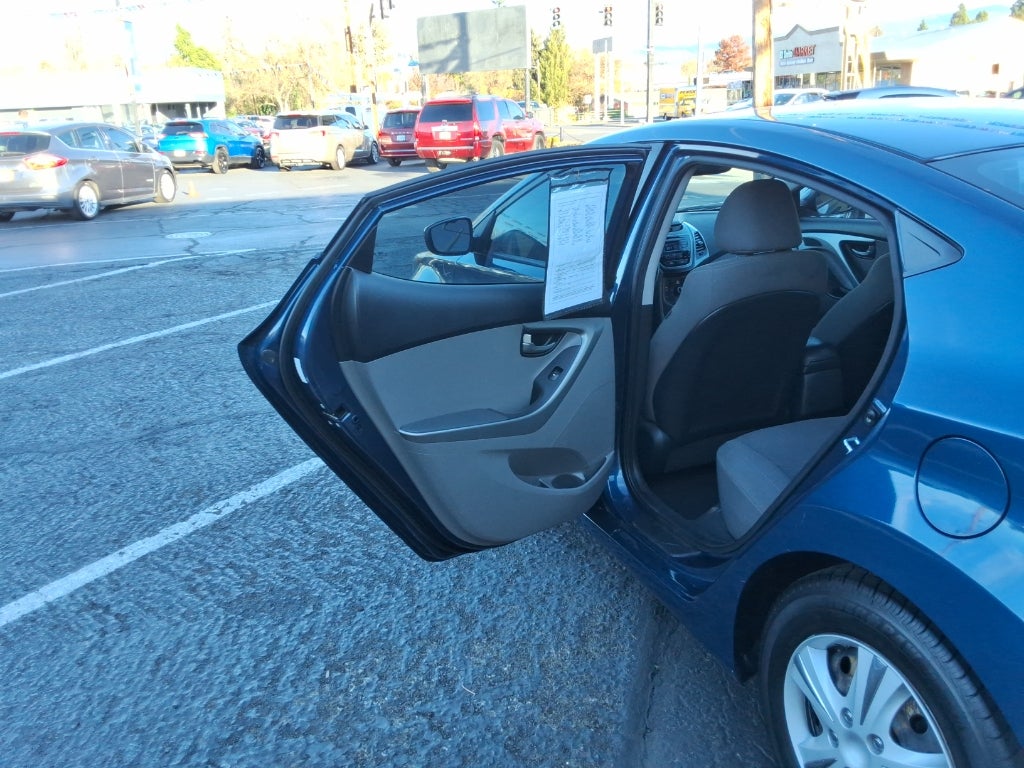 2016 Hyundai Elantra 4dr Sdn Auto SE