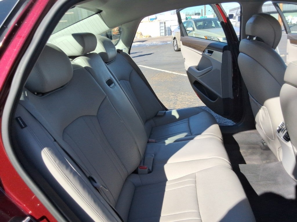 2015 Hyundai Genesis Base