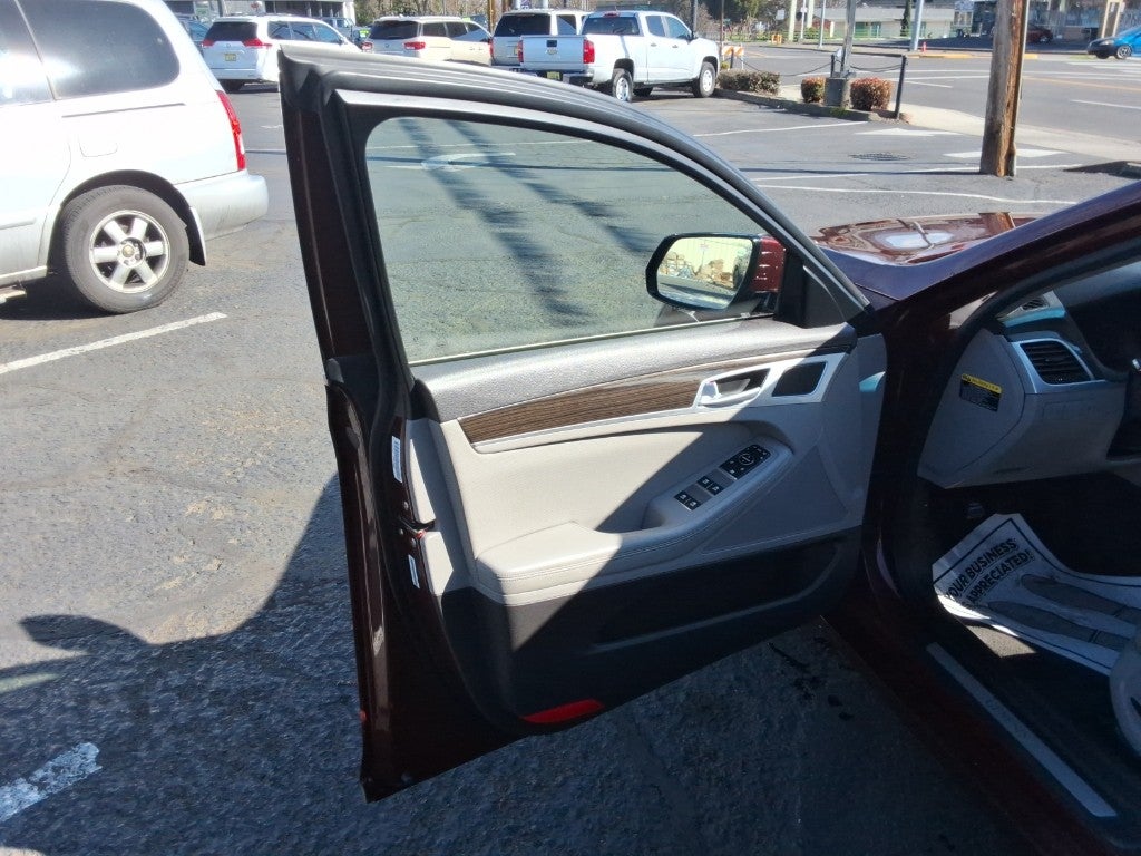 2015 Hyundai Genesis Base