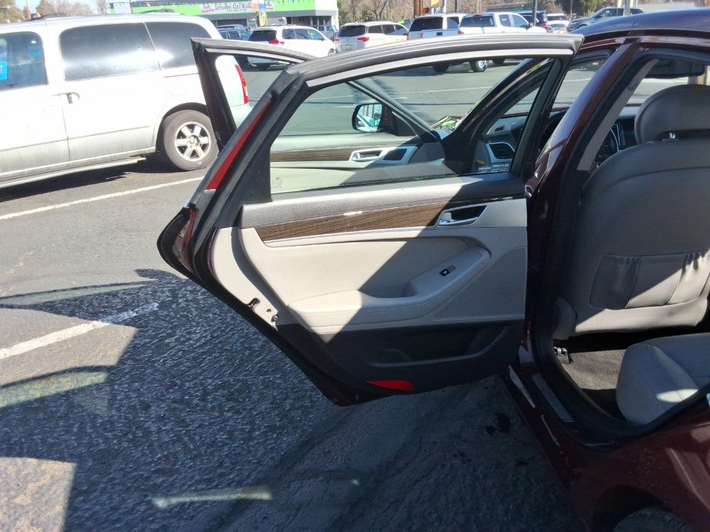 2015 Hyundai Genesis Base