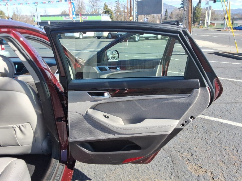 2015 Hyundai Genesis Base