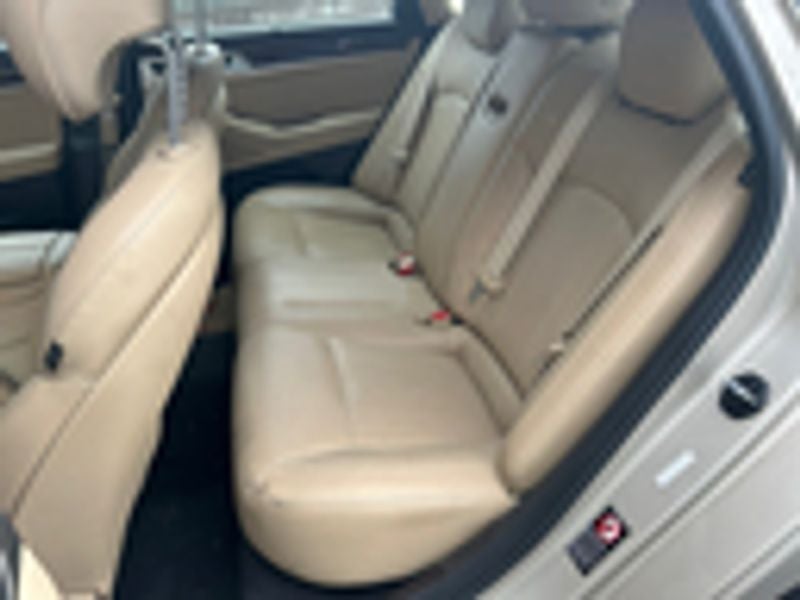 2015 Hyundai Genesis Base